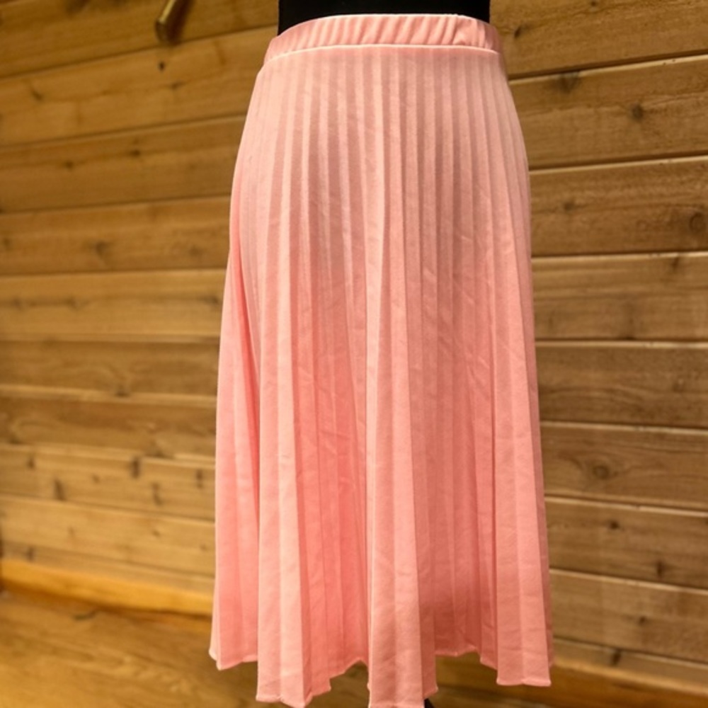 Beautiful peachy pink vintage 70s pleated polyester maxi in amazing condition!